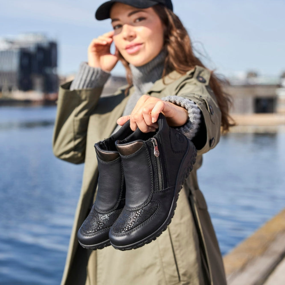 Rieker Ready 2 Go støvle til dame i sort – Model 59558-00