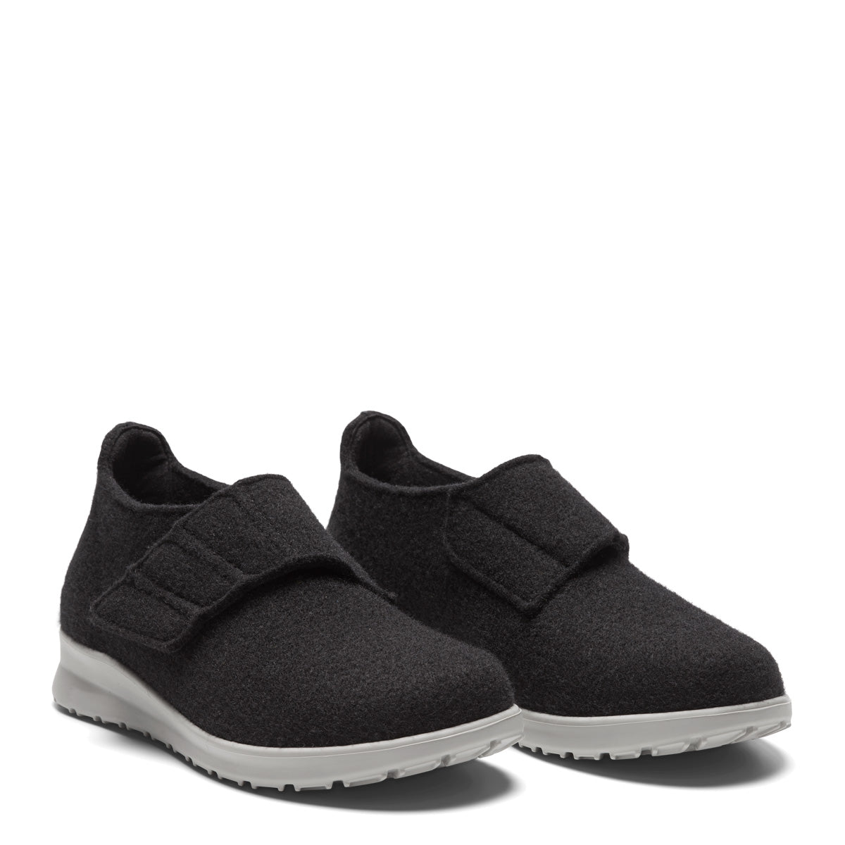 New Feet dame hjemmesko 212-14-910 i sort filt med velcro – varm, komfortabel og støttende