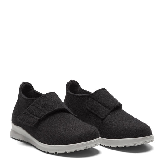 New Feet dame hjemmesko 212-14-910 i sort filt med velcro – varm, komfortabel og støttende