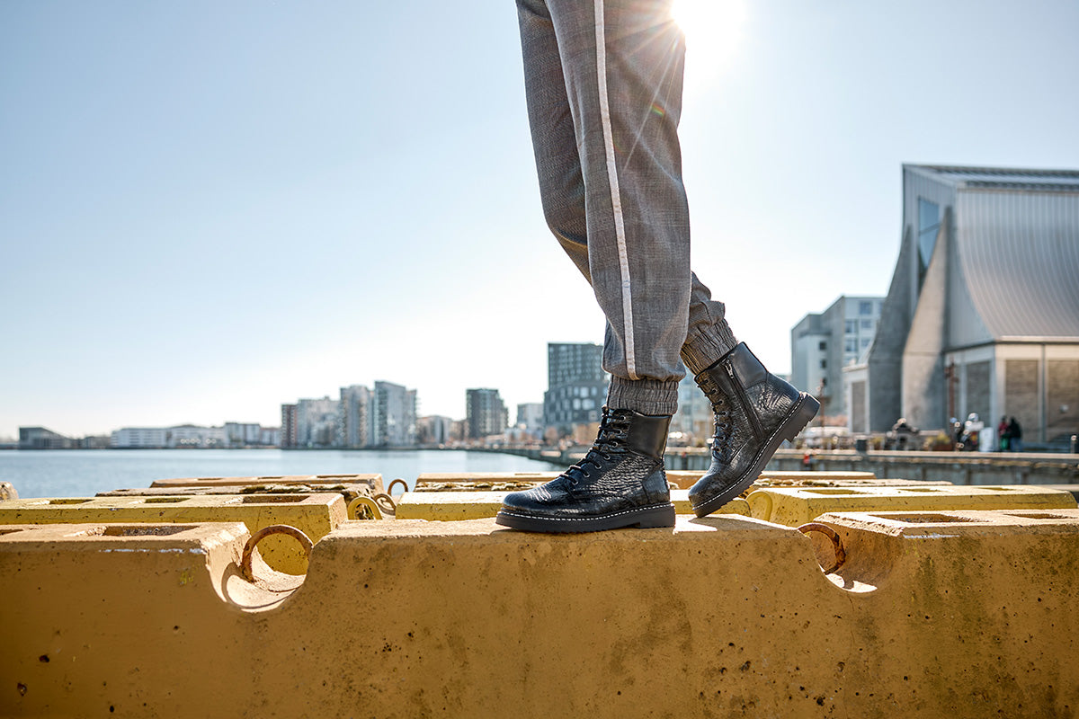 Dame snørestøvle med lynlås – Sort – Varenr. 252-10-1910