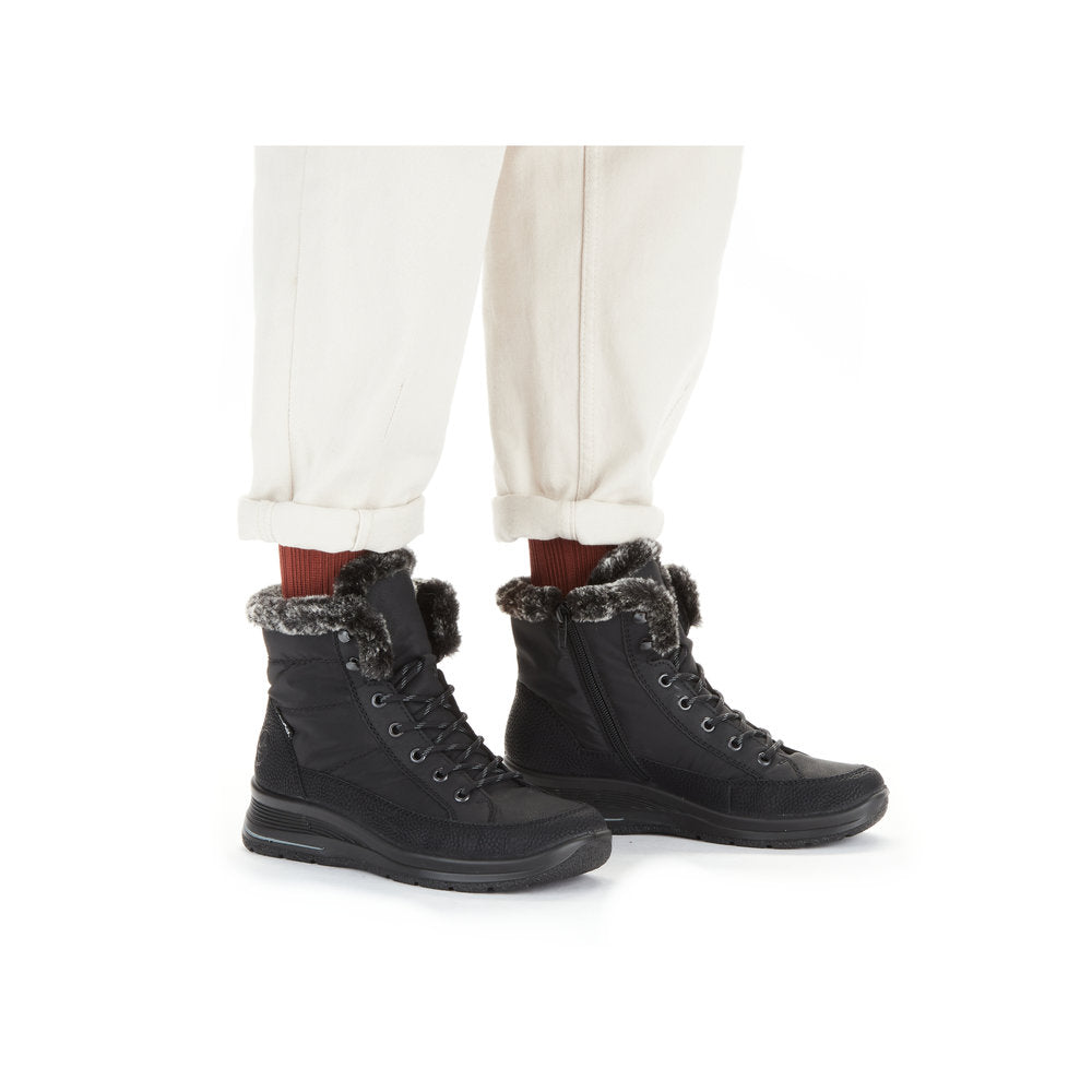 Rieker vinterstøvle til dame i sort – Model L7742-00