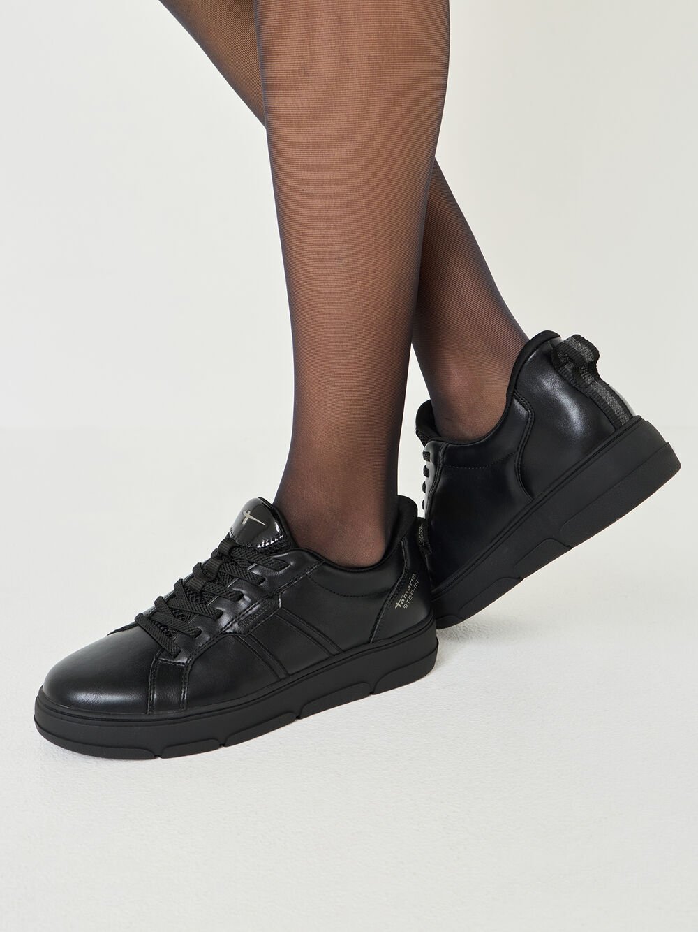 Tamaris Sneakers 23758-007 – Sporty Læderdesign med Komfortabel Sål