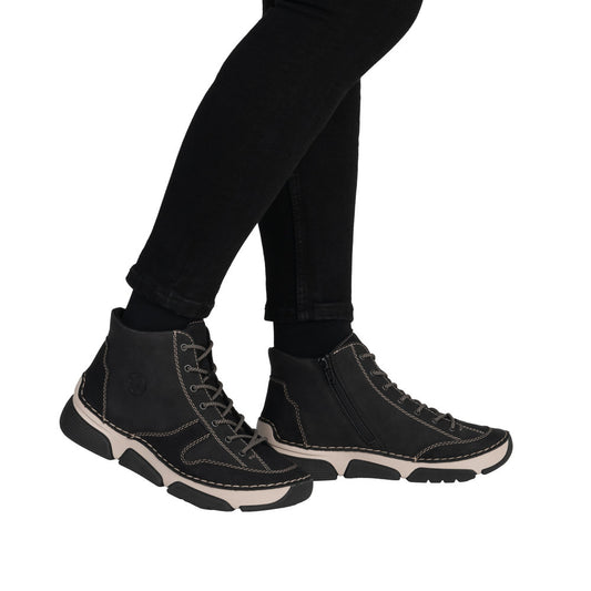 Rieker støvle til dame i sort – Model 45906-00